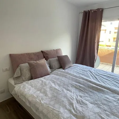 Neue Terrassenwohnung Mit Pool *